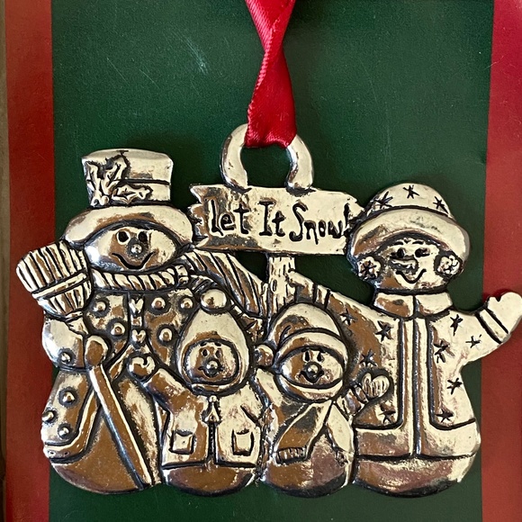 Basic Spirit Pewter Snowman Family Ornament - Picture 8 of 10